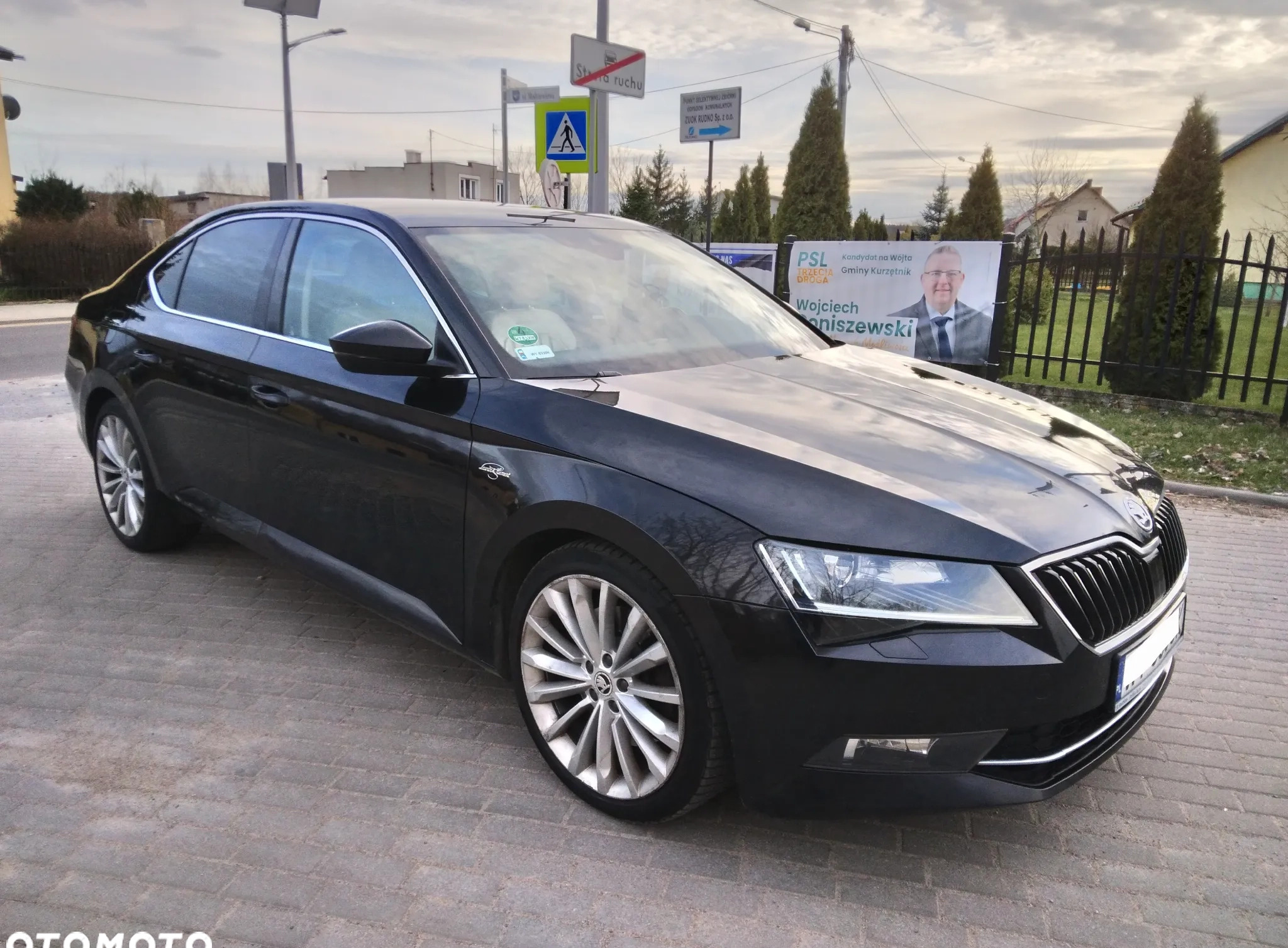 Skoda Superb cena 66900 przebieg: 330000, rok produkcji 2017 z Brzeziny małe 379